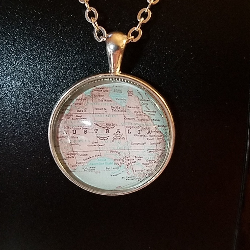 Australia Cabochon Silver Tone Necklace 20"
